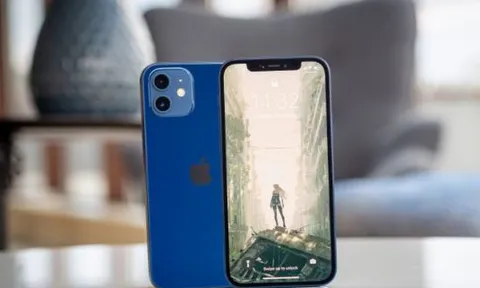 iPhone 12 giá chỉ 11 triệu đầu năm 2025, màn OLED xịn như iPhone 16, bỏ xa Samsung Galaxy A55 5G