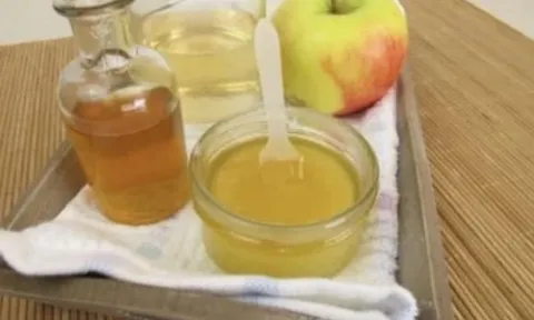 Giấm trắng đổ vào mật ong, tác dụng thật sự phải sống đến 30 năm mới biết.