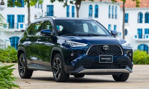 Khan hàng ngày cận Tết, khách mua ô tô phải chờ nhiều ngày