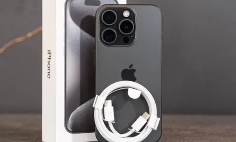 Quái vật hiệu năng nhỏ gọn iPhone 15 Pro xả kho cận Tết, giảm sâu 5 triệu, có AI xịn như iPhone 16