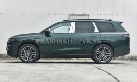 SUV ngang cơ Ford Everest, công suất 292 mã lực, trang bị tối tân, giá ngang Toyota Raize