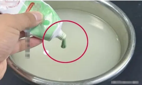 Đừng vứt nước vo gạo nữa. Thêm một ít kem đánh răng vào nó sẽ có tác dụng mạnh mẽ và giải quyết được nhiều vấn đề trong gia đình.