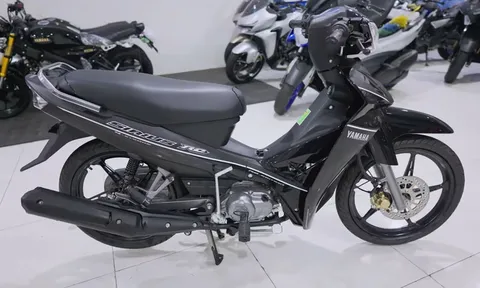 Cận cảnh Yamaha Sirius RC màu đen, giá 21,993 triệu đồng