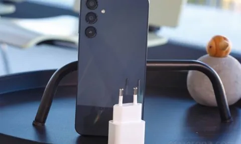 Vua giá rẻ Galaxy A16 giá Tết mềm như bún, trang bị xịn sò hơn iPhone 16, dễ lên ngôi vua doanh số