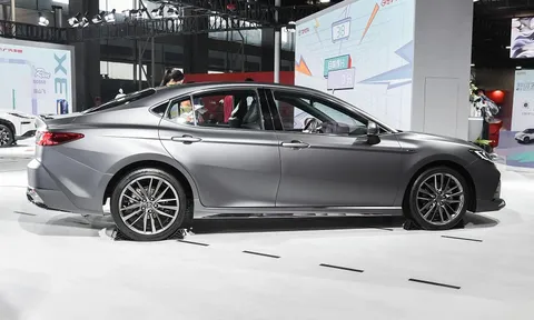 Ngắm Toyota Camry phiên bản đặc biệt với thiết kế thể thao, động cơ hybrid, giá hơn 660 triệu đồng