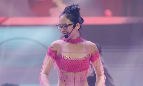 Tóc Tiên bản lĩnh nhảy trên giày cao gót với vũ đạo tốn sức