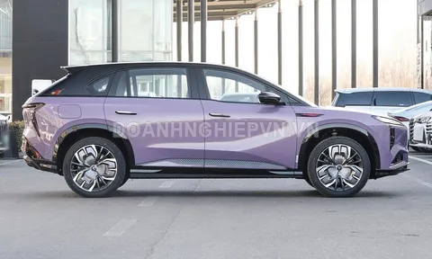 SUV dùng hệ thống treo khí nén, công suất 610 mã lực, giá ngang Toyota Corolla Cross