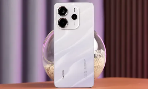 Trên tay smartphone chống nước, pin 5.500mAh, RAM 8 GB, giá từ 4,99 triệu đồng tại Việt Nam