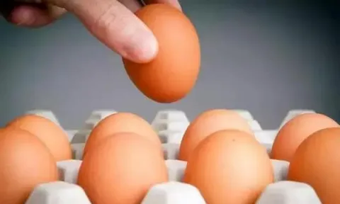Bác sĩ cảnh báo nên ngừng ăn 'trứng đã rửa sạch', nó có thể gây hại cho gan hơn là uống rượu, đừng coi thường