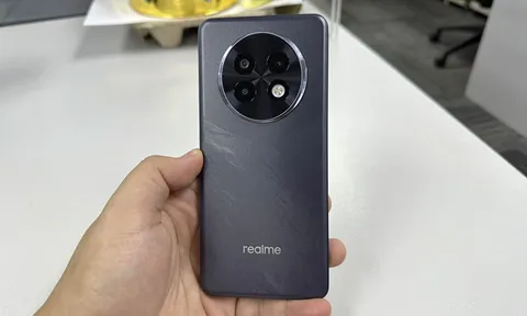 Smartphone chống nước, cấu hình ‘khủng’, sạc 80W giảm giá mạnh tại Việt Nam