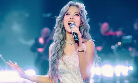 Hoàng Yến Chibi bật khóc trên sân khấu, gửi lời cảm ơn đặc biệt đến một người