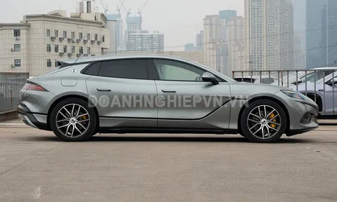 Xe hơi công suất 952 mã lực, nội thất sang chảnh, giá gần 1,1 tỷ đồng, khách hàng thi nhau ‘chốt đơn’