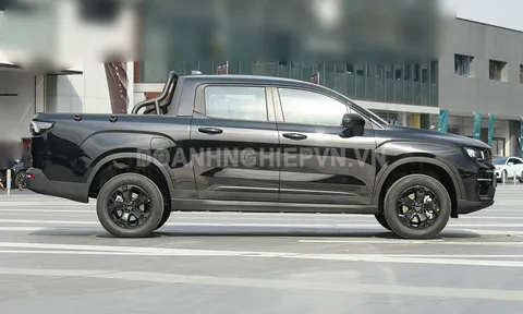 Xe bán tải công suất 375 mã lực, giá ngang Kia Morning, so kè cùng Ford Ranger