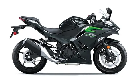 Kawasaki Ninja 500 2025 trình làng, giá gần 150 triệu đồng, cạnh tranh với Yamaha YZF-R3