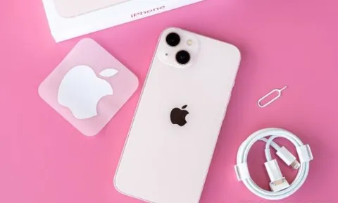 iPhone 13 màu hồng bắt mắt giá cực rẻ chỉ 12,6 triệu cận Tết, trang bị vẫn xịn đủ so kè với Galaxy S24