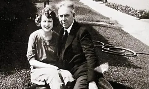 Tại sao 8 người giàu hàng đầu mua vé tàu Titanic không lên tàu trước khi nó khởi hành?