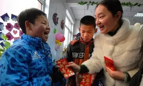 Khi tặng lì xì cho trẻ em trong dịp Tết Nguyên đán, bạn nên tránh “4 số” để tránh xúc phạm người khác