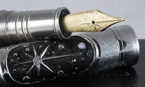 ‘Choáng’ với những chiếc bút làm từ ‘sắt của trời’ hơn 4 tỷ năm tuổi, có giá cao ngất ngưởng