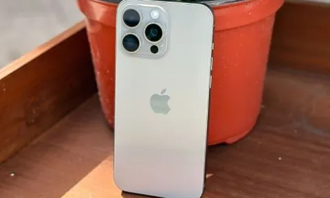 Bảng giá iPhone 15 cận Tết: Giảm giá kỷ lục toàn dòng, cực phẩm iPhone 15 Pro Max cũng rẻ như bèo