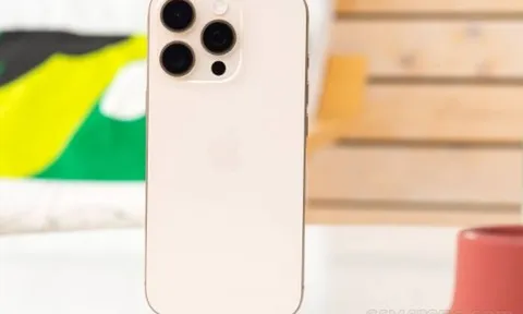 Giá đập hộp iPhone 16 Pro giảm mạnh cận Tết Nguyên Đán, AI xịn quyết đấu Galaxy S25 Ultra