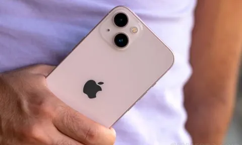 iPhone 13 xả kho kỷ lục cận Tết, rẻ như bèo ngang máy tầm trung, tính năng vẫn ngon như iPhone 16