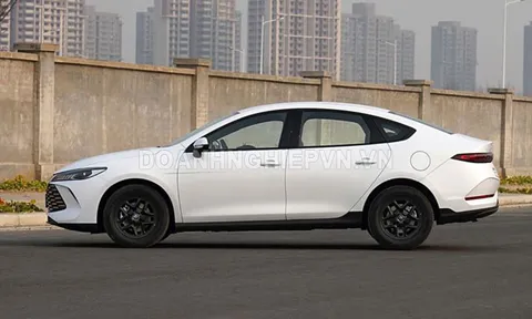 Hãng xe vừa vào Việt Nam giới thiệu sedan công suất 261 mã lực, nội thất tiện nghi, giá ngang Hyundai Grand i10