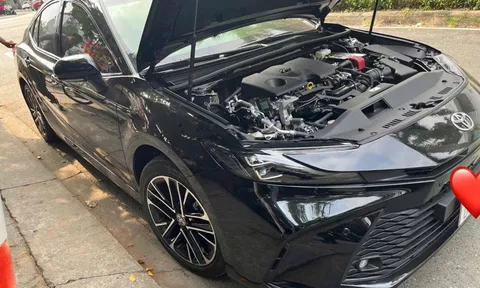Vừa chạy 200km, Toyota Camry đời mới được rao bán với mức giá khó tin