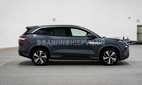 SUV công suất 789 mã lực, trang bị tối tân, giá gần 1 tỷ đồng