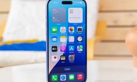 iPhone 16 Plus màn to pin trâu hạ giá cận Tết, AI thông minh so kè Galaxy S25 Plus