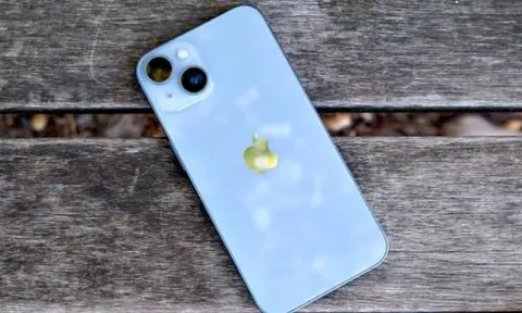 iPhone 14 giá Tết siêu rẻ nhờ ưu đãi cực nhiều, ngon chẳng kém iPhone 16 nhưng rẻ như cho