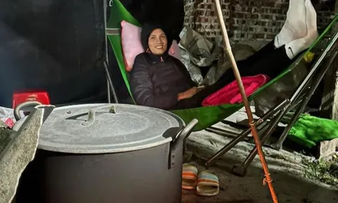 Tuyển thủ Đình Triệu trông bánh chưng chờ trời sáng