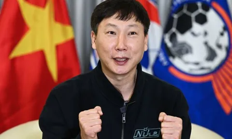 Không trở lại Hàn Quốc, HLV Kim Sang Sik có quyết định bất ngờ trong lần đầu đón Tết ở Việt Nam