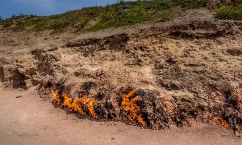 Đất nước sở hữu ngọn lửa vĩnh cửu cháy 4000 năm chưa bao giờ tắt, bất chấp mưa gió và tuyết rơi