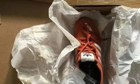 Mua giày được 20 năm tôi mới nhận ra tấm giấy vải trắng trong hộp đựng giày quan trọng đến thế nào, tôi vô cùng tiếc nuối khi vứt đi!