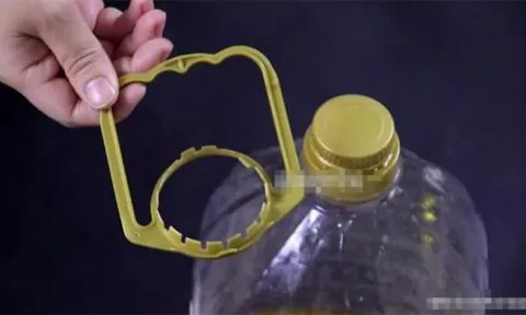 Đừng vội vứt tay cầm chai dầu ăn! Khám phá ngay những công dụng tuyệt vời, giải quyết 'nhanh gọn' nhiều rắc rối trong nhà