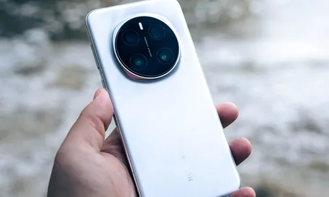 Smartphone chip Snapdragon 8 Elite, camera ‘đỉnh nóc kịch trần’ pin 5.850 mAh, sạc 100W, giá gần 19 triệu đồng, so kè cùng iPhone 16 Pro