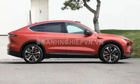 Xe hơi dài gần 5 mét, công suất 653 mã lực, giá gần 1,6 tỷ đồng