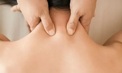 Massage cổ có gây nhồi máu não không? Lời khuyên của chuyên gia: 7 kiểu người này không phù hợp để massage