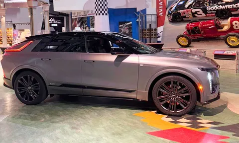 SUV công suất 615 mã lực, nội thất siêu sang, giá hơn 1,9 tỷ đồng
