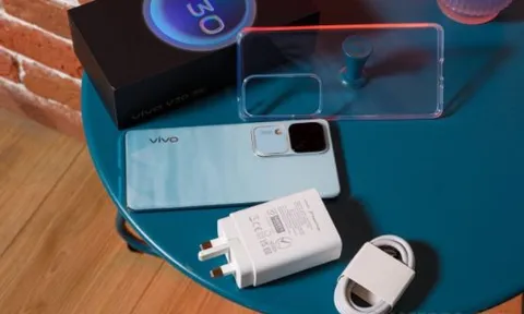 Nhiếp ảnh chuyên nghiệp với vivo V30 5G giá rẻ bằng nửa Galaxy S25, màn to như iPhone 16 Pro Max