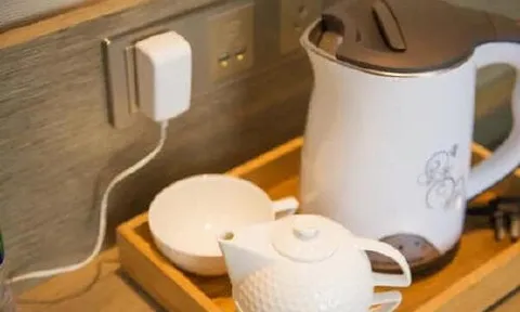 Tại sao phải đổ cả nồi nước sôi vào bồn cầu khi ở khách sạn? Điều này rất quan trọng cần ghi nhớ