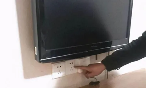 Tại sao phải rút phích cắm TV khi đi du lịch và ở khách sạn? Nếu chưa biết bạn có thể xem