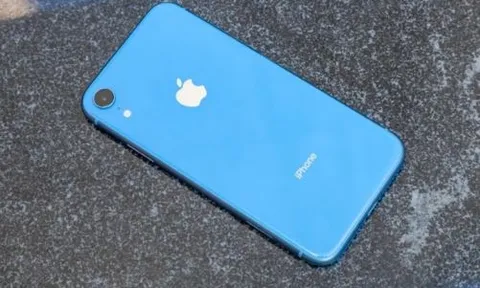 iPhone XR vẫn là mẫu máy ngon bổ rẻ, thiết kế mẫu mực của iPhone SE 4, vẫn đủ mạnh cho iOS mới