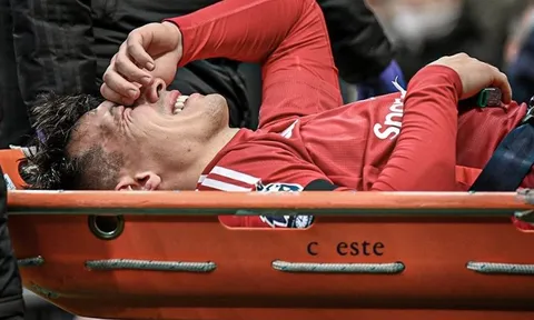 Lisandro Martinez chấn thương nặng, Man United chiêu mộ trung vệ thần đồng cả châu Âu săn đón?