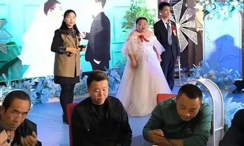 Chú rể 23 tuổi nặng 65 kg cưới cô dâu 43 tuổi nặng 115 kg, nhưng điều gây tranh cãi không phải ngoại hình hay tuổi tác mà vì điều này