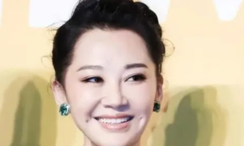 Trong suốt cuộc đời, cô luôn 'lãng mạn, được lòng cả già lẫn trẻ' và tán tỉnh vô số đàn ông, ở tuổi 56 vẫn sống độc thân