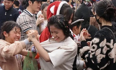 Độc lạ phiên chợ 'choảng nhau' có một không hai ở Thanh Hóa