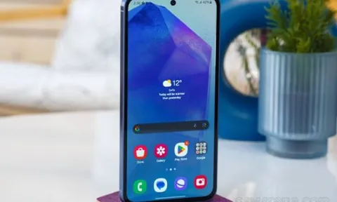 Galaxy A55 5G rẻ chưa từng thấy sau Tết, vẫn là ông vua tầm trung vạn người mê đe nẹt cả iPhone 16