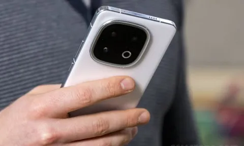 iQOO 13 giảm thủng đáy sau Tết vua chip rồng nay rẻ chỉ bằng nửa Galaxy S24 Ultra, iPhone 16 Pro Max