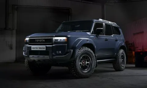 Cận cảnh Toyota Land Cruiser Prado độ thân rộng